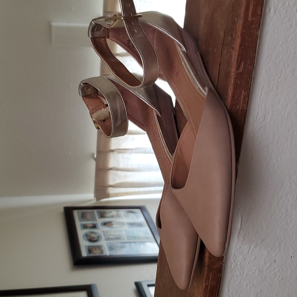Tesori  pointed toe wedge flats Size4.5